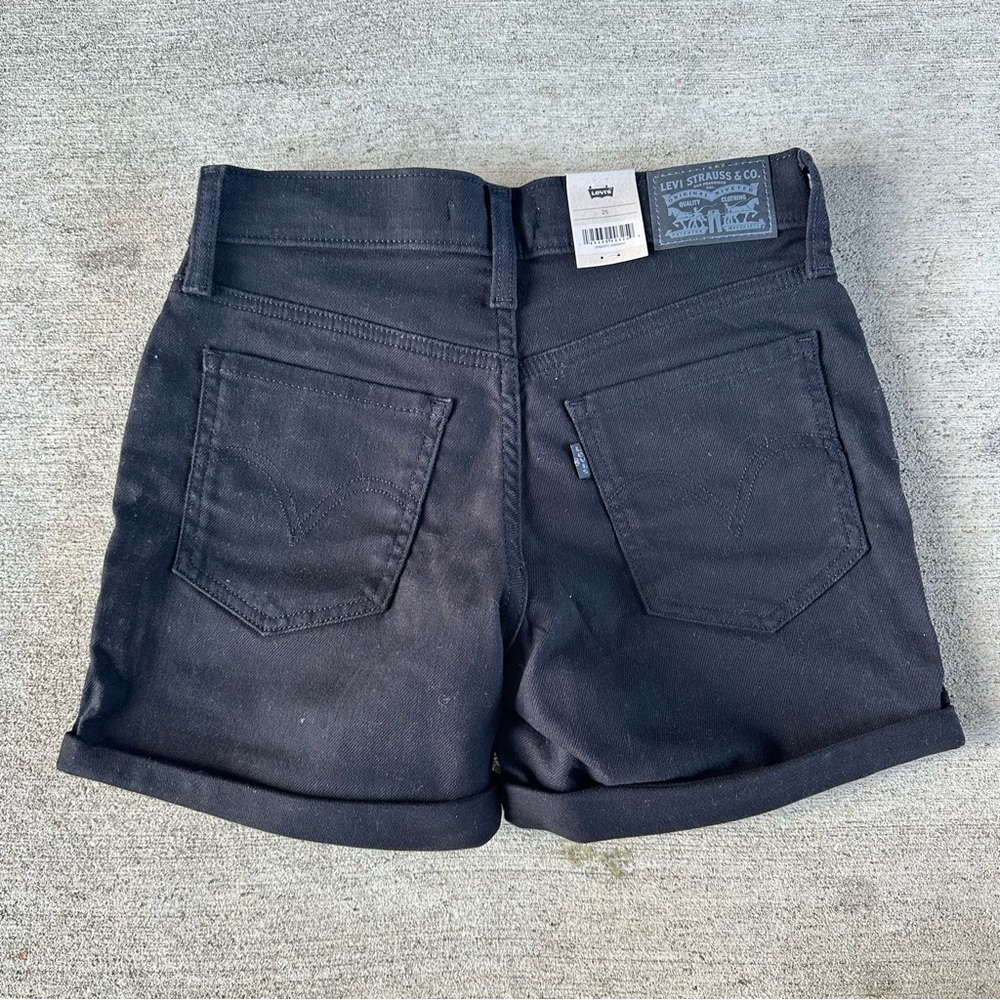 New With Tags Levi’s Mid Length Denim Shorts Size 25